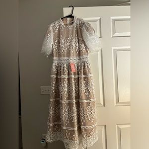 Ivy City Co Sicily Flutter Dress (White/Champagne) - Size L - NWT